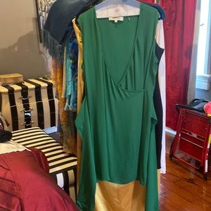 Great Diane von Furstenberg silk wrap dress the belt is seen hanging
